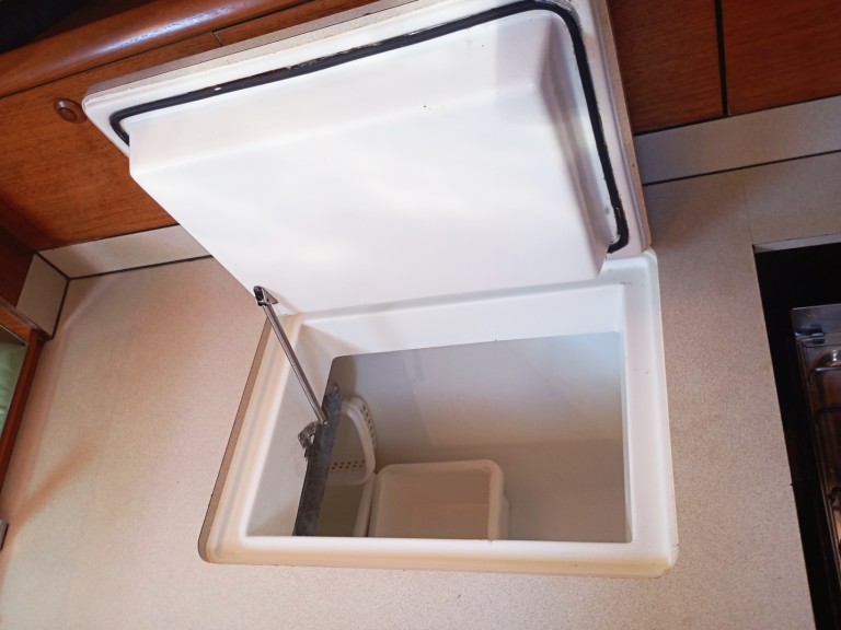 Yacht charter Nikiána - Jeanneau Sun Odyssey 37 on SamBoat