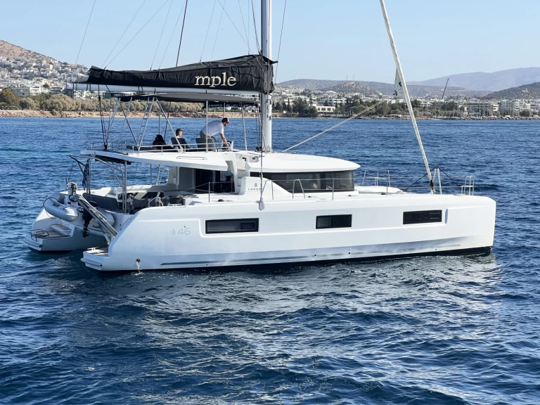 Hire Catamaran Lagoon with a boat licence