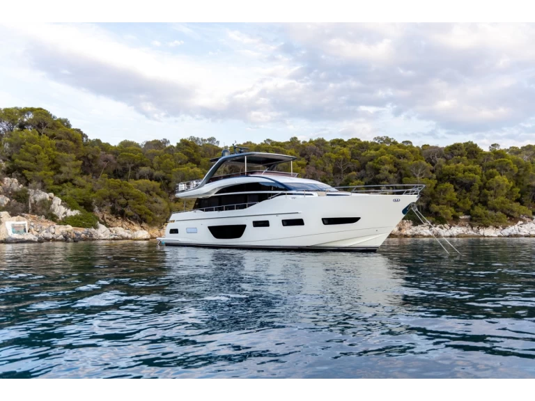 Luxury Yacht hire in Alimos -  Princess Y85