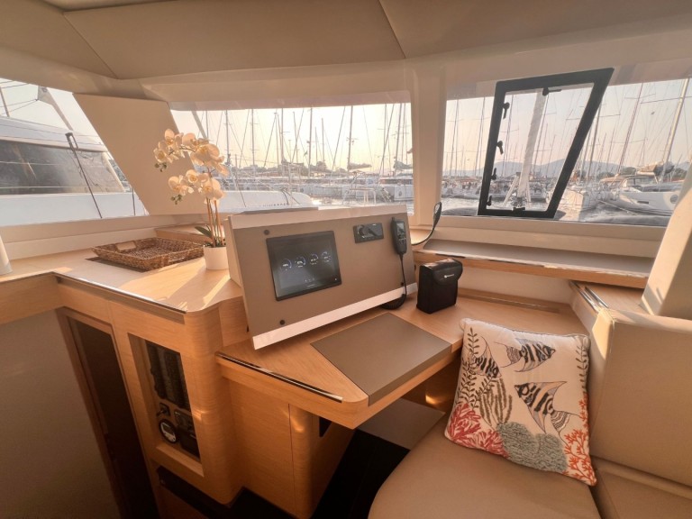 Yacht hire Olbia cheap Astrea 42