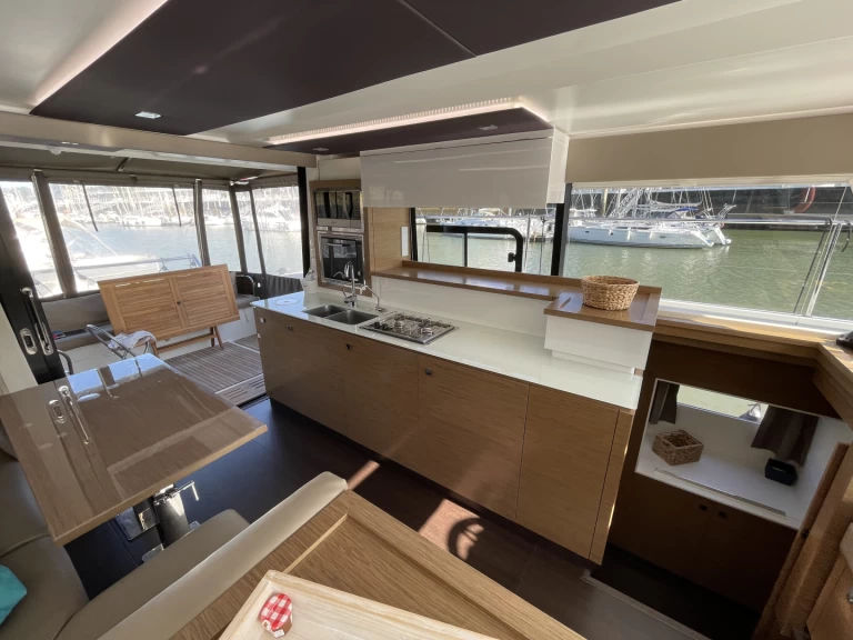 Yacht charter Cogolin - Fountaine Pajot Fountaine Pajot MY 37 on SamBoat