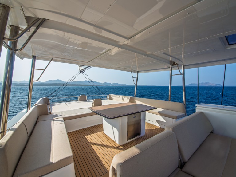 Yacht hire Eden Island cheap Bali 5.8