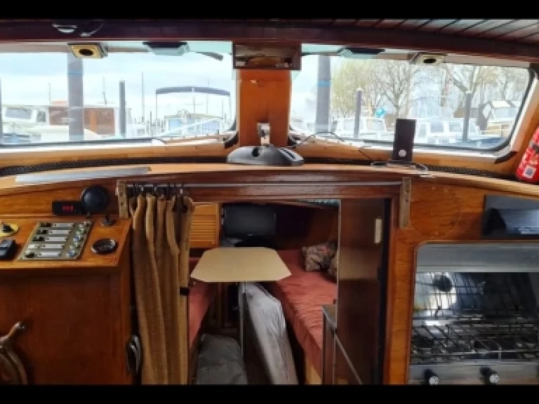 Charter a peereboom kruiser kruiser in World on Samboat