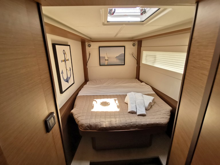 Catamaran hire in Alimos - Lagoon Lagoon 46