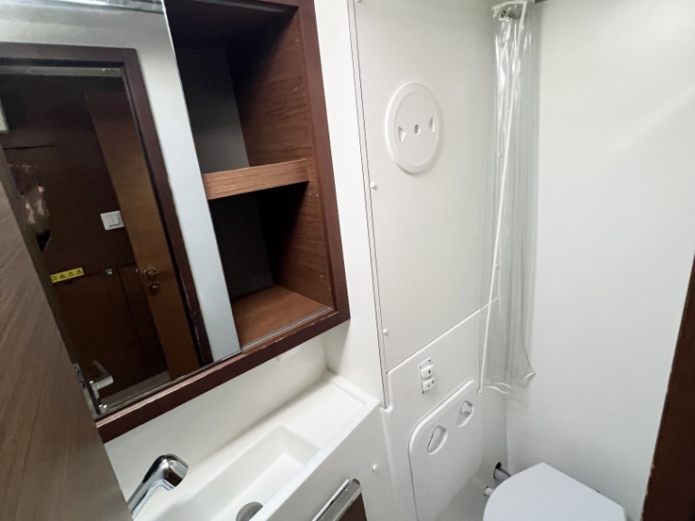 Yacht hire Alimos cheap Lagoon 40