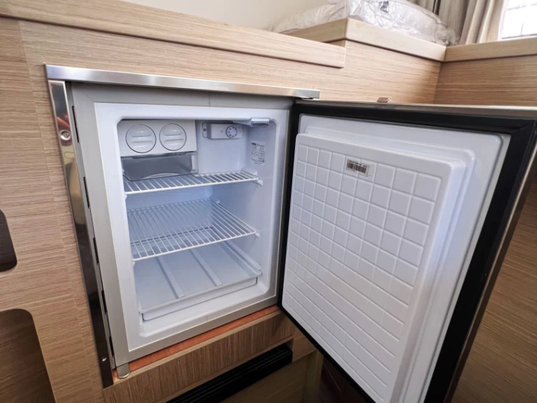 Charter a Lagoon Lagoon 42 in Alimos on Samboat