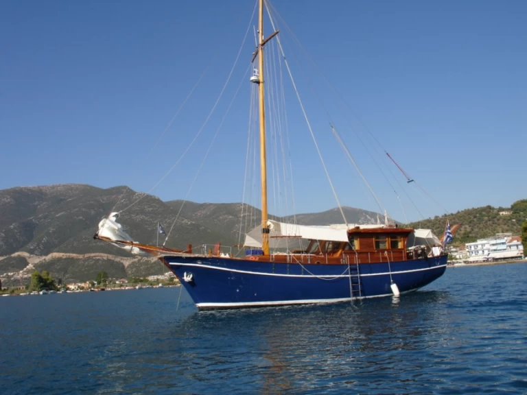 Sailboat to hire Alimos at the best price