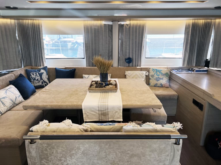 Hire Catamaran Lagoon with a boat licence