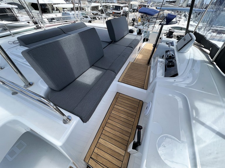 Charter a Lagoon Lagoon 46 in Alimos on Samboat