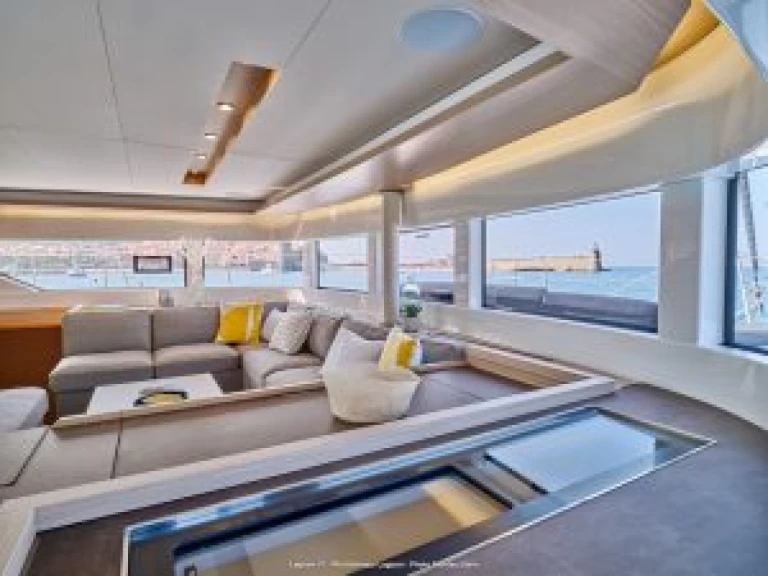 Hire Catamaran Lagoon with a boat licence