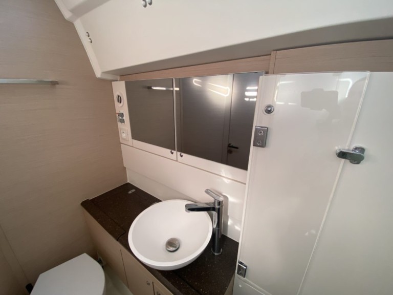 Charter a Jeanneau Jeanneau 54 in Adaköy on Samboat