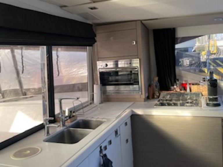 Hire Catamaran Fountaine Pajot with a boat licence