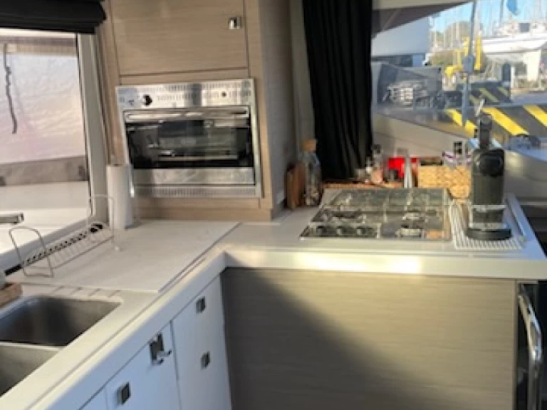 Catamaran to hire Cogolin at the best price