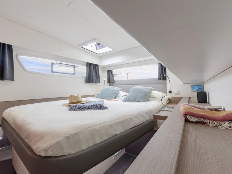 Yacht hire Cogolin cheap Elba 45 S