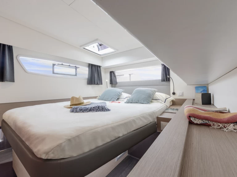 Yacht hire Cogolin cheap Elba 45 S