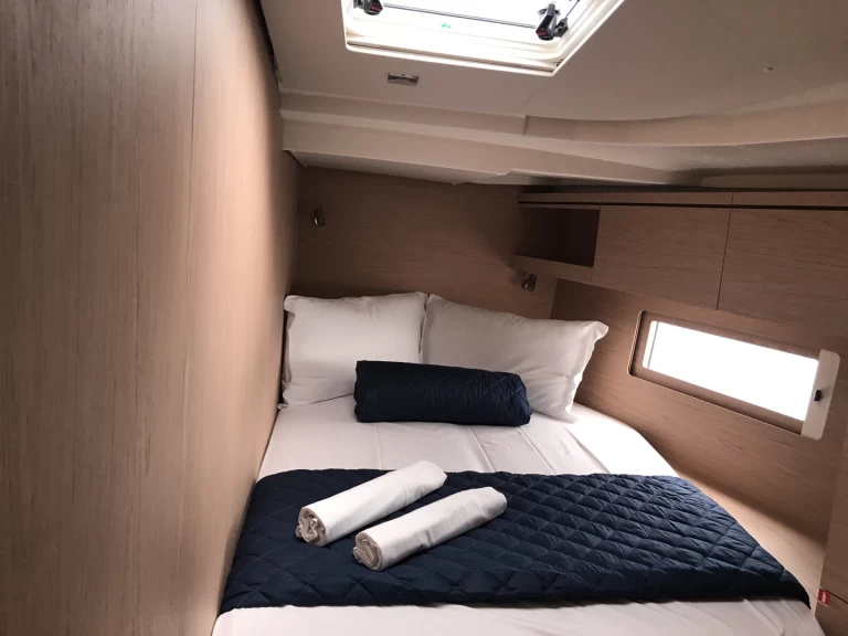 Yacht hire Castiglioncello cheap Oceanis 51.1