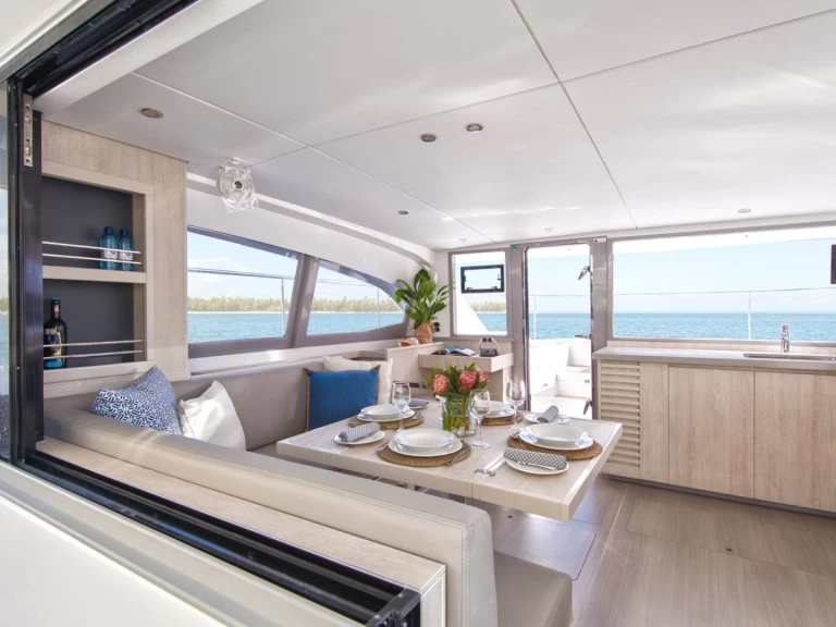 Motorboat hire in Sant Antoni de Portmany - Leopard Leopard 43 Power Cat Full Equipe