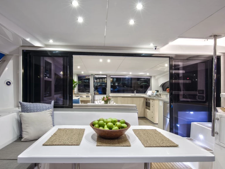 Charter a Leopard Leopard 43 Power Cat Full Equipe in Sant Antoni de Portmany on Samboat