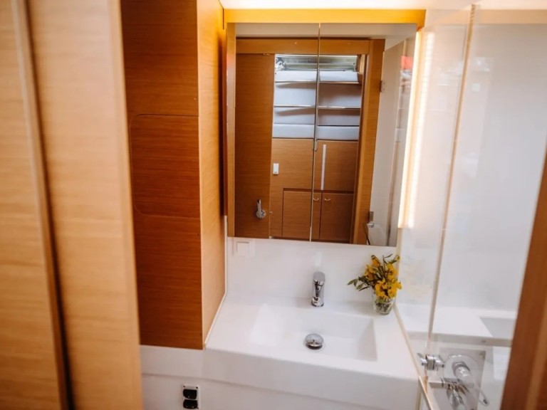 Catamaran to hire Lefkáda at the best price