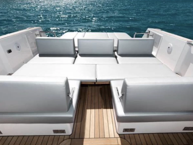 Motorboat to hire Port de Saint Tropez at the best price