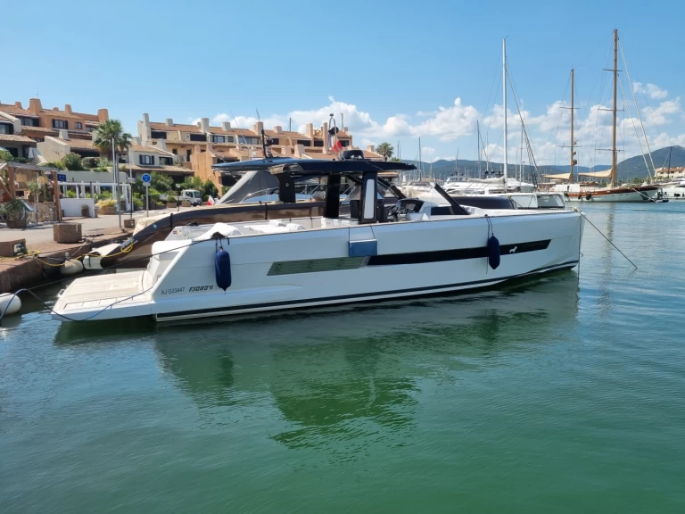 Motorboat hire in Port de Saint Tropez - Fjord Fjord 44 Open