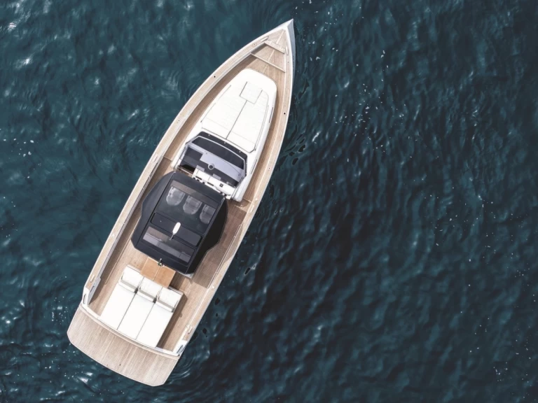 Motorboat to hire Port de Saint Tropez at the best price