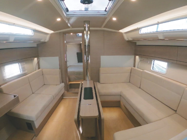 Yacht charter Hyères - 69 HANSE 418 on SamBoat