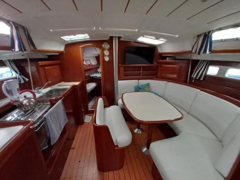 Hire Sailboat with or without skipper Bénéteau Spain