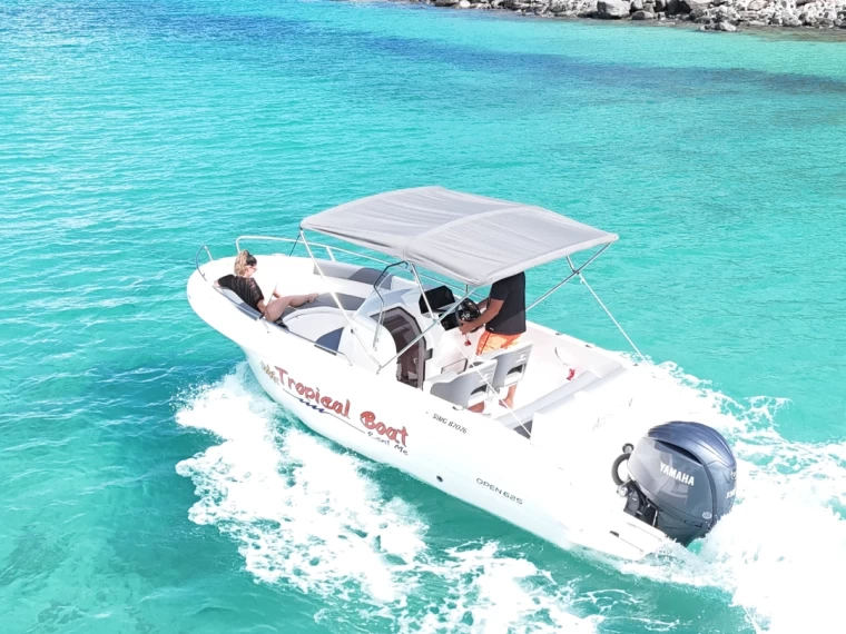 Hire Motorboat Pacific Craft with a boat licence