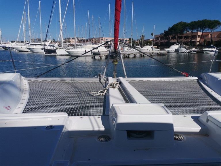 Hire Catamaran Lagoon with a boat licence