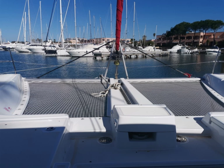 Hire Catamaran Lagoon with a boat licence