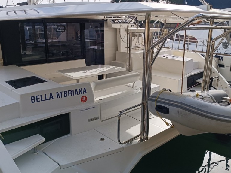 Catamaran hire in Furnari - Leopard Catamarans / Robertson & Caine Leopard 40