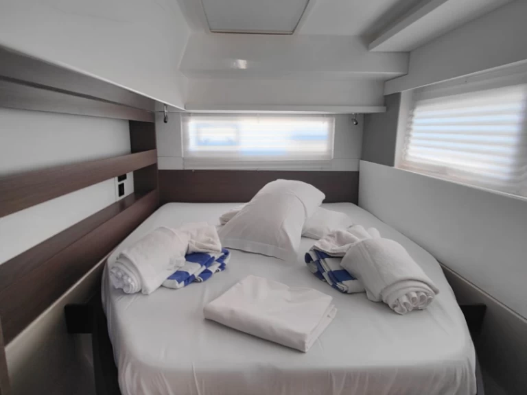 Yacht charter Procida - Leopard Catamarans / Robertson & Caine Leopard 42 - 4 cab. on SamBoat