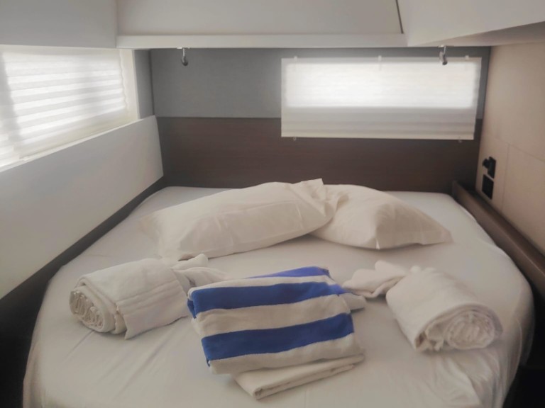 Yacht charter Procida - Leopard Catamarans / Robertson & Caine Leopard 45 on SamBoat