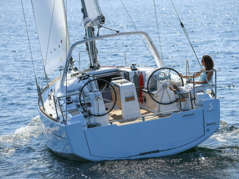 Hire Sailboat with or without skipper Bénéteau Furnari