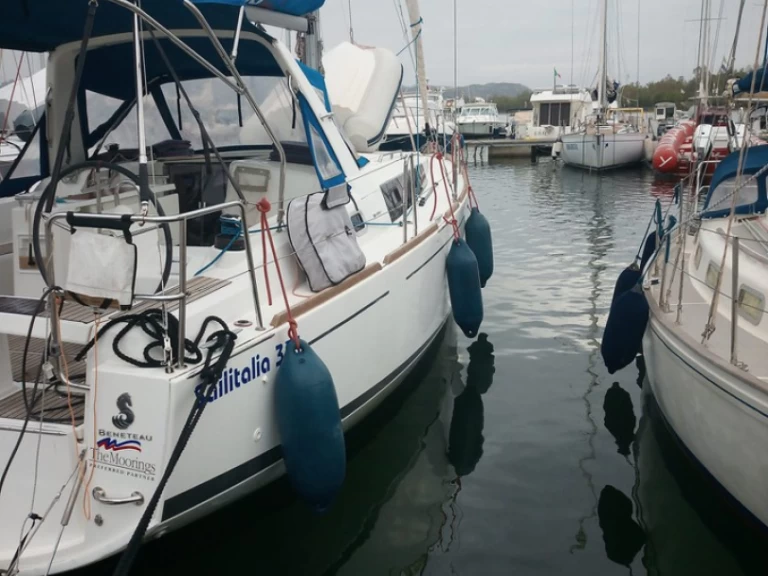 Yacht hire Cannigione cheap Oceanis 35.1