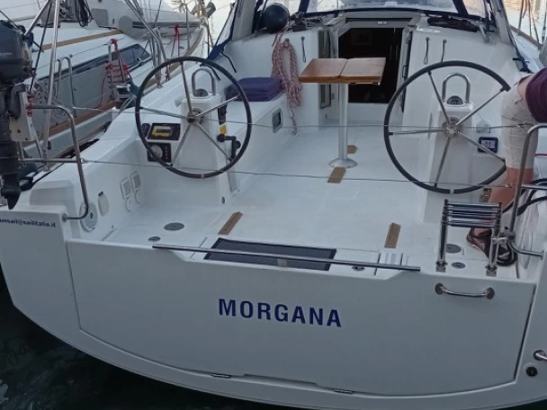 Hire a Bénéteau Oceanis 38 Furnari