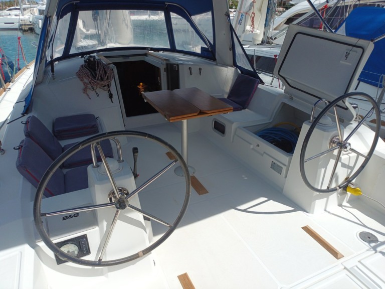 Yacht hire Furnari cheap Oceanis 38