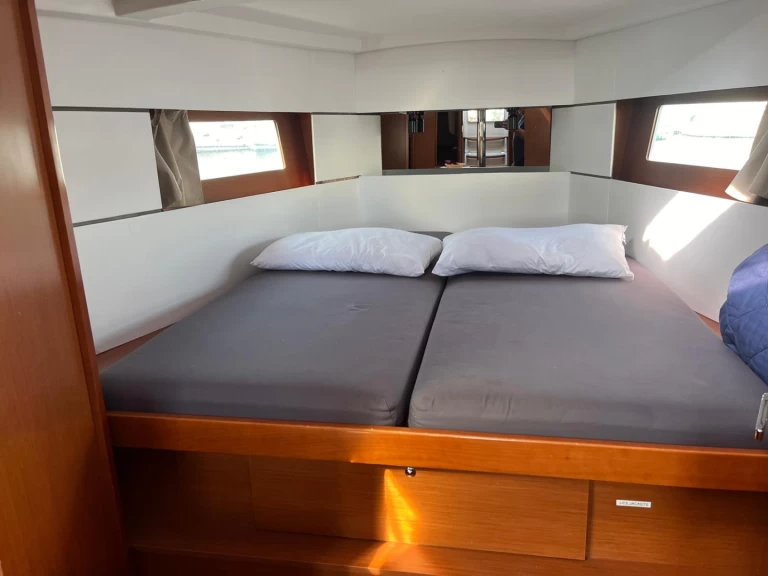 Yacht hire Cannigione cheap Oceanis 38.1