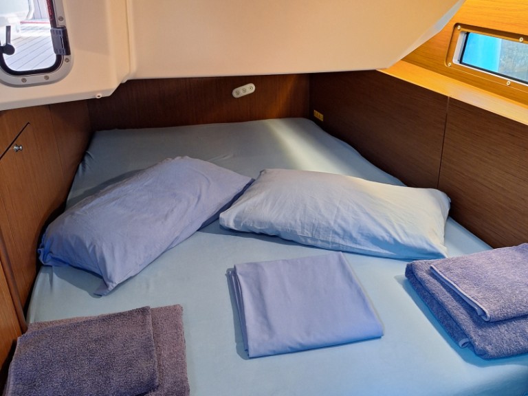 Hire Sailboat with or without skipper Bénéteau Furnari