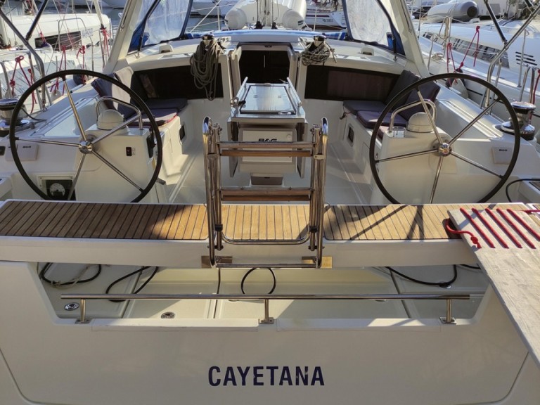 Sailboat to hire Furnari at the best price