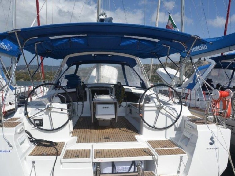 Hire a Bénéteau Oceanis 48 Cannigione
