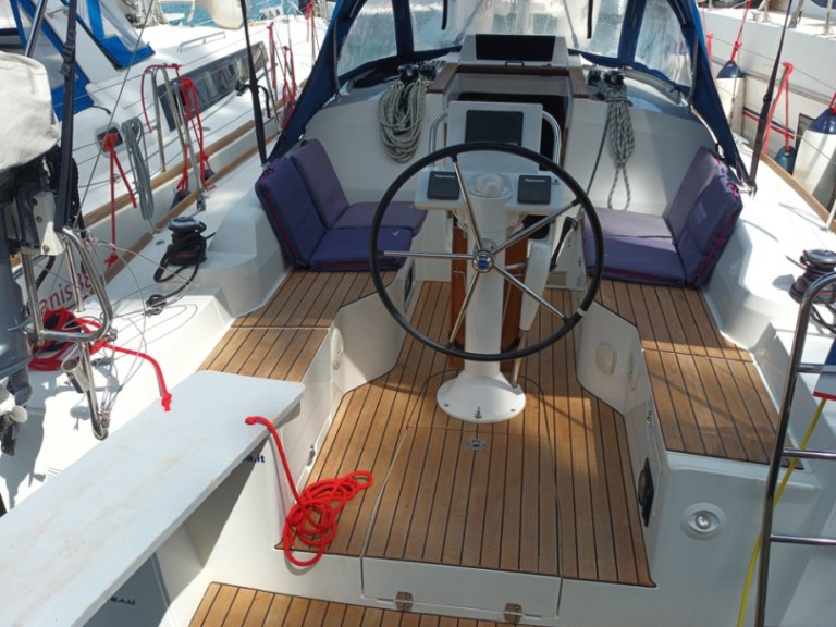 Sailboat to hire Furnari at the best price