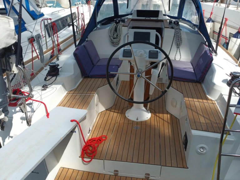 Sailboat to hire Furnari at the best price