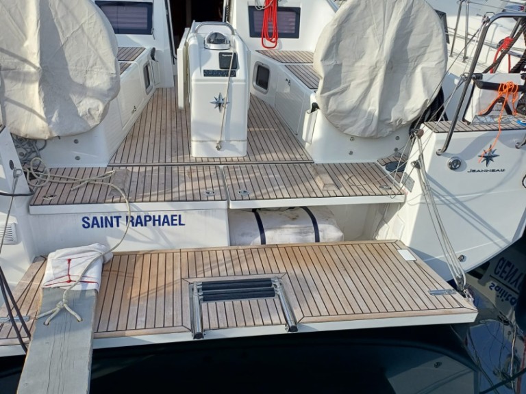 Hire a Jeanneau Sun Odyssey 410 Procida