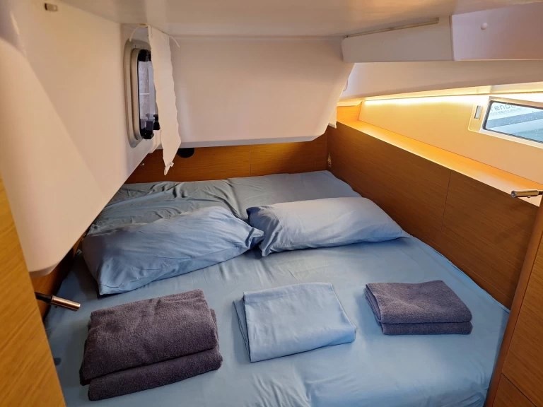 Hire Sailboat with or without skipper Jeanneau Furnari