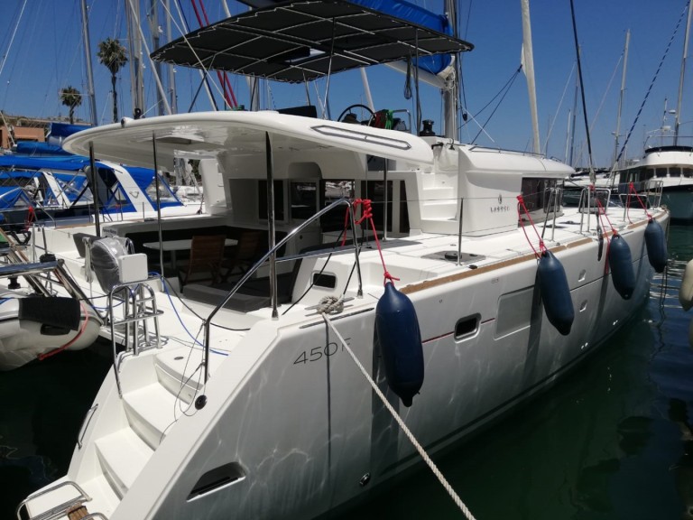 Hire a Lagoon Lagoon 450 F Furnari