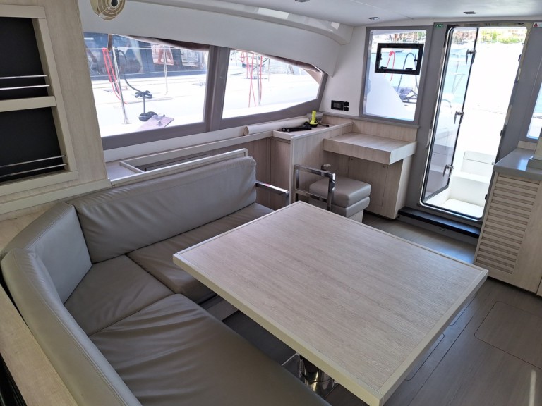 Charter a Leopard Catamarans / Robertson & Caine Leopard 40 in Furnari on Samboat