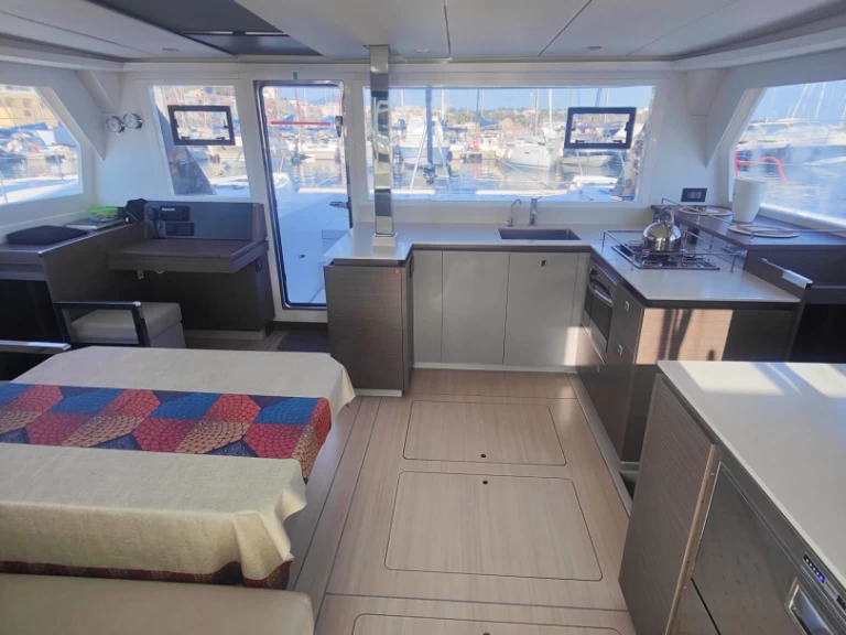 Hire Catamaran Leopard Catamarans / Robertson & Caine with a boat licence