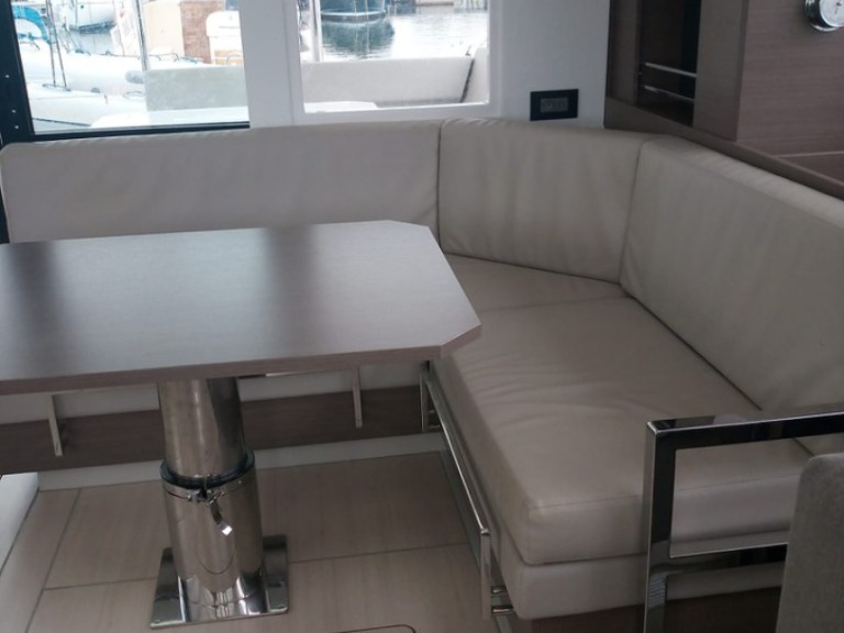 Catamaran hire in Cannigione - Leopard Catamarans / Robertson & Caine Leopard 42 - 4 cab.